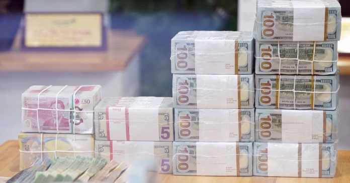 Bật tăng đẩy euro, bảng Anh sụt giảm