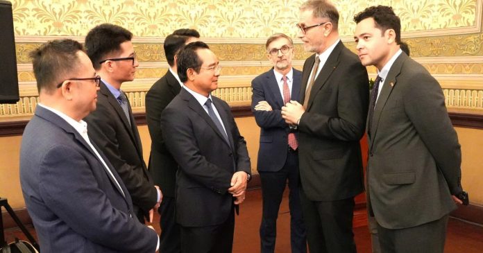 Bí thư và Chủ tịch TP.HCM gặp gỡ cơ quan