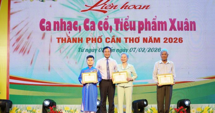 Cần Thơ trao 81 giải tại liên hoan nghệ thuật