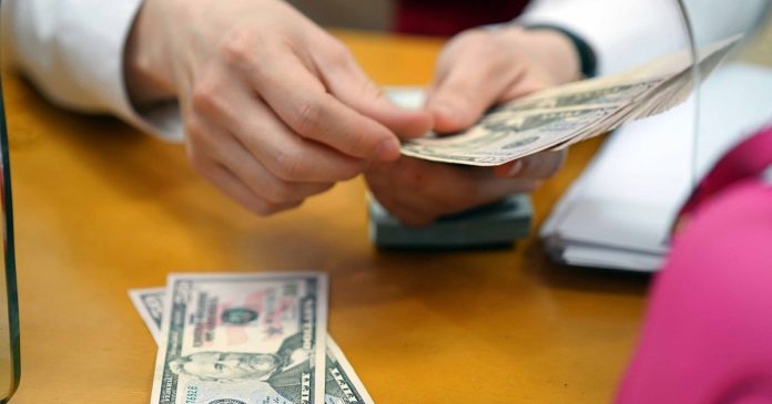 Đứng yên khi euro, bảng Anh bật tăng