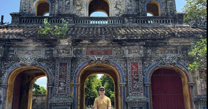 Khách Tây kể trải nghiệm đi chợ, trả giá và