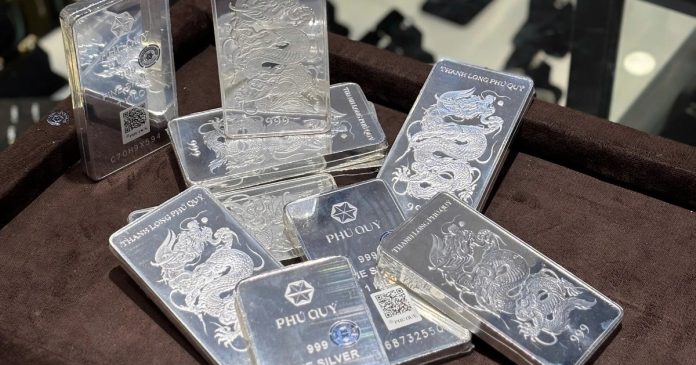 Mổ xẻ chuyện giá bạc dồn dập 'tăng rất nhanh