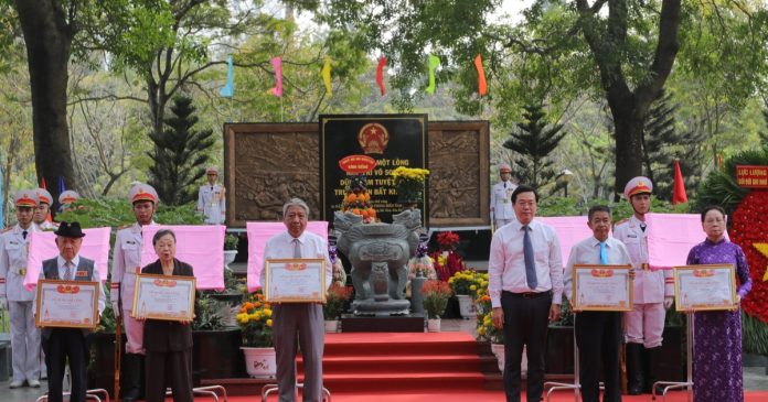 Trao bằng Tổ quốc ghi công đối với 49 liệt