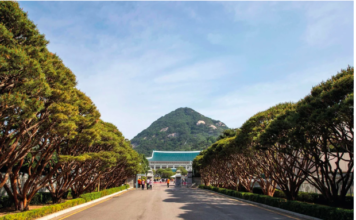 Con phố phía trước Cheongwadae (Ngôi nhà Xanh) / Làng Seochon